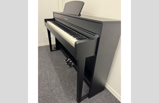 Yamaha CLP635 Digital Piano | Black Walnut Finish | UK Delivery In Days | Warranty | P/X | Finance Options | Includes Stool, Headphones | Used | Serial Number BCXJ01034 - Image 4
